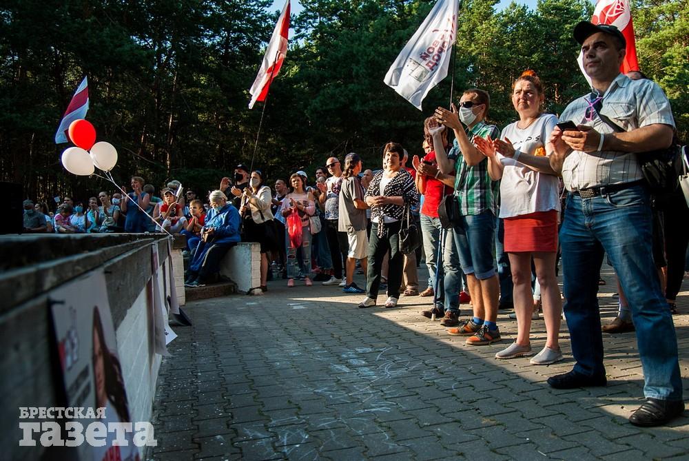 Пикет в поддержку Светланы Тихановской в Бресте 25 июля 2020 года. Фото: . "Брестская газета"