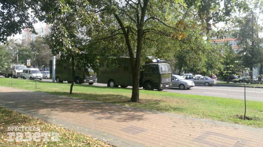 Автозак на Марше героев в Бресте 13 сентября 2020 года