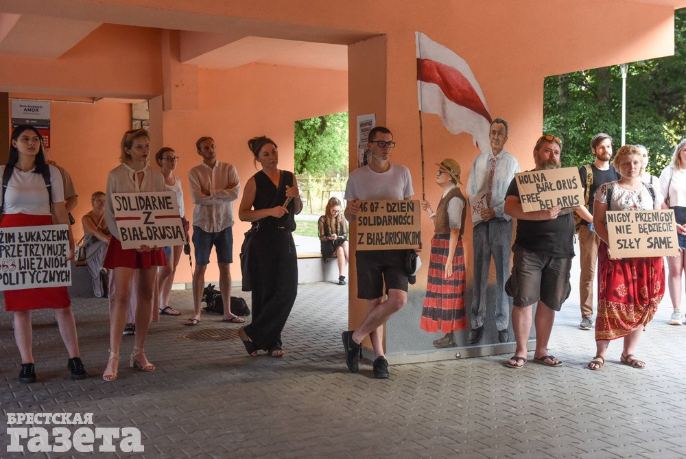 Алена Грибенчук, брестчанка, художница, мурал, Брест, Брестская газета, символы беларуского протеста