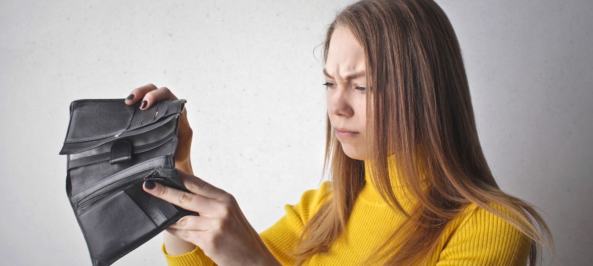 Девушка, кошелек, деньги