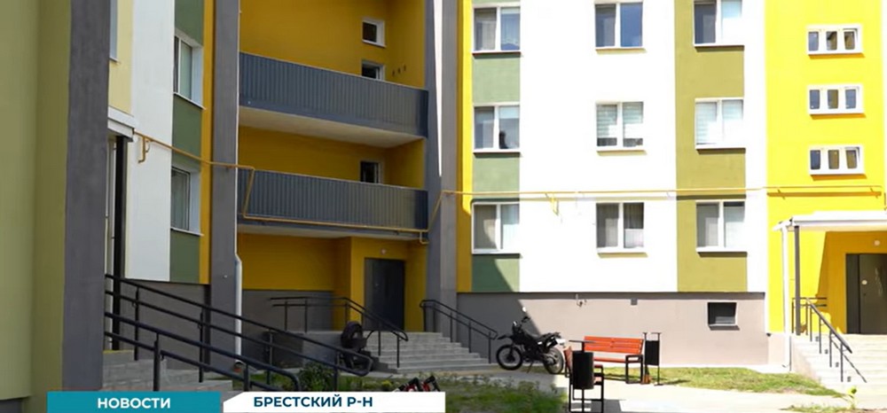 Многоквартирный жилой дом в деревне Тельмы-1 после капремонта. Скриншот видео