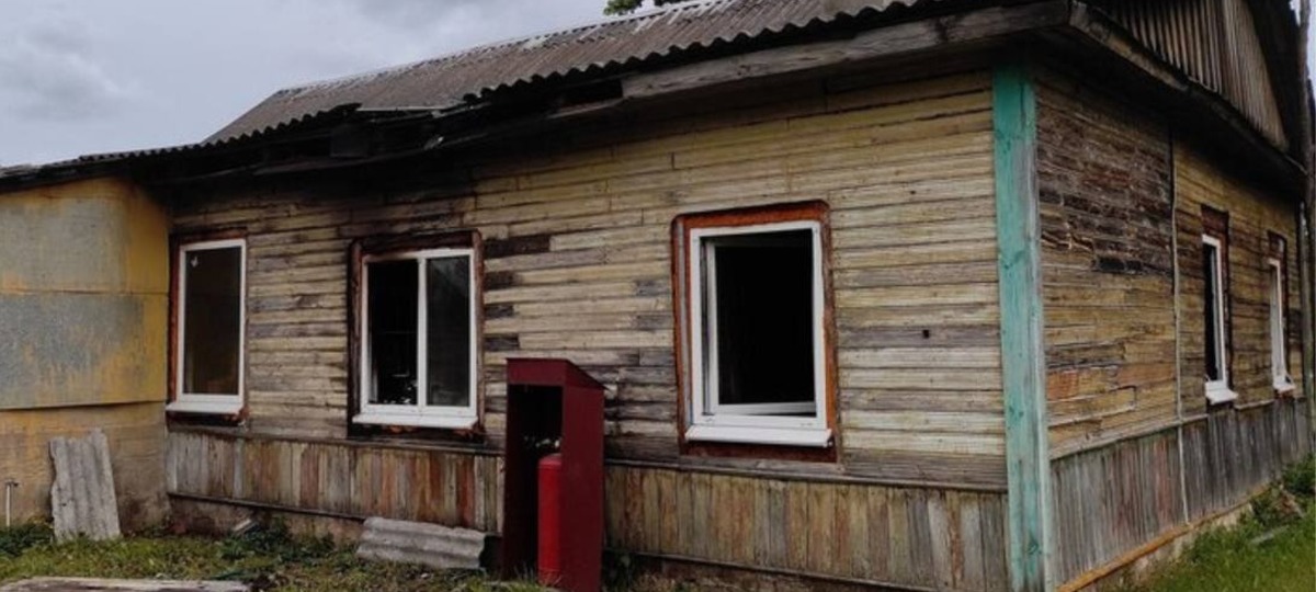 Сгоревший дом в деревне Нехачево Ивацевичского района. Фото: СК