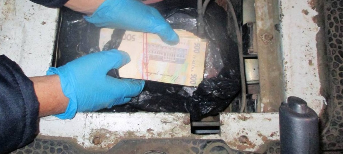 Деньги в тайнике, который нашли брестские таможенники. Фото: ГТК