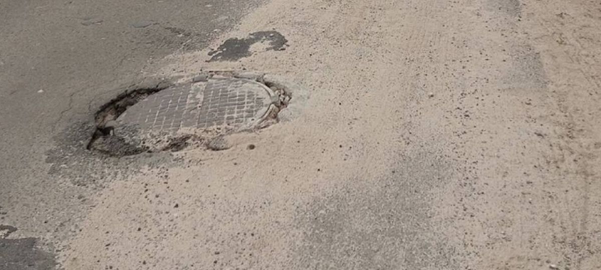 Люк, земля, песок