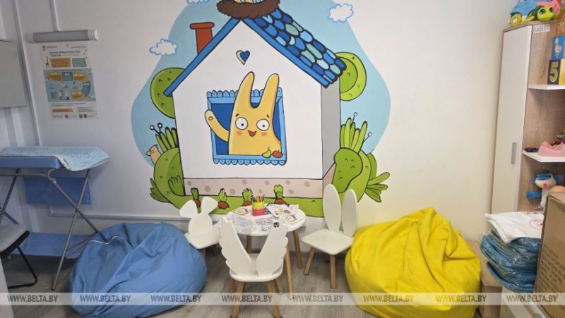 Внутри пункта обогрева возле пункта пропуска «Брест»