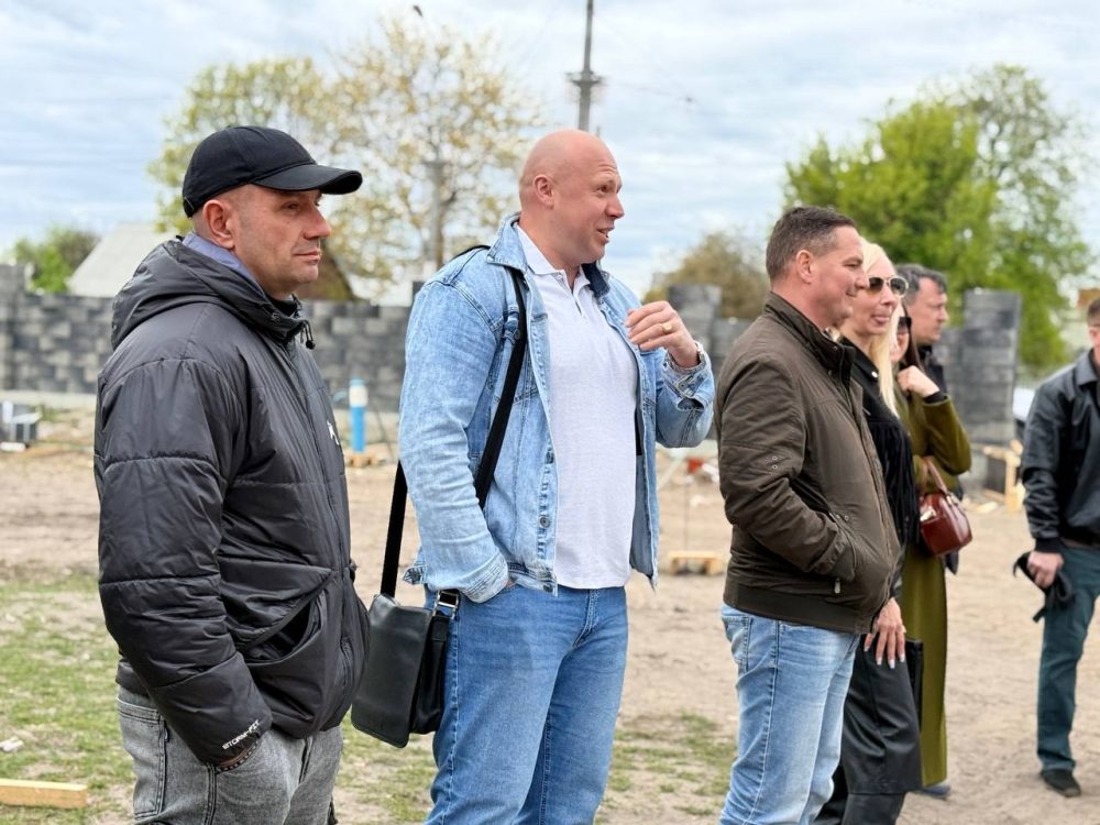 Встреча брестских депутатов и бизнесменов на Тришинском кладбище. Фото: Брестский горисполком