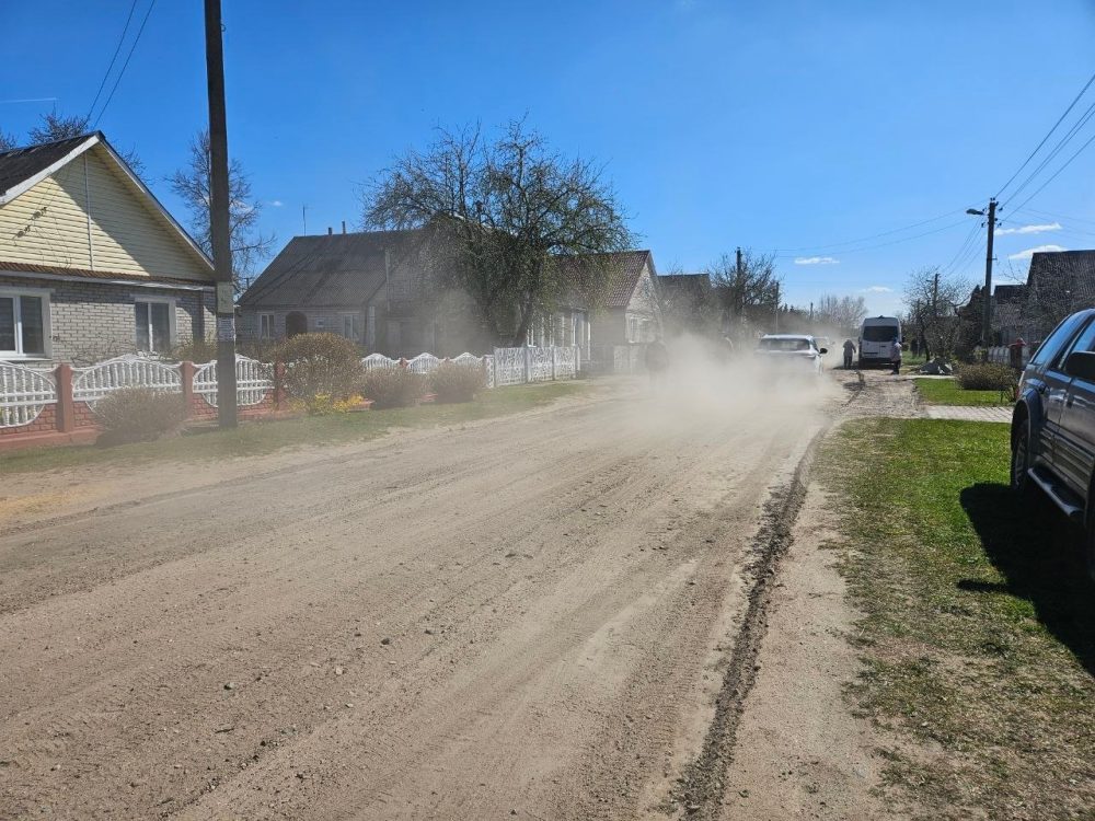 Пыль на 1-м Сухом переулке в Молодечно
