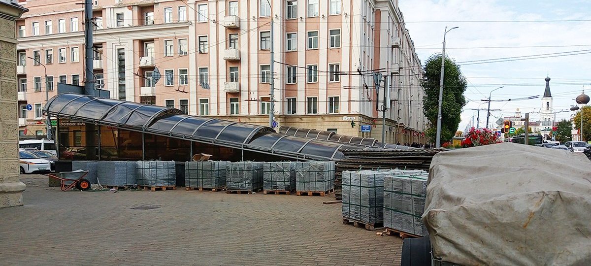 свежая плитка на центральной площади Могилева
